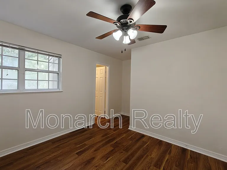 620 SW 10th Ln #4 — Photo 11