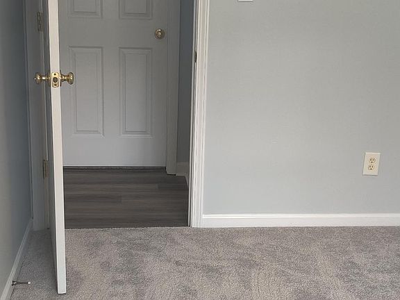 5th image of 404 Tresa Brook Ct
