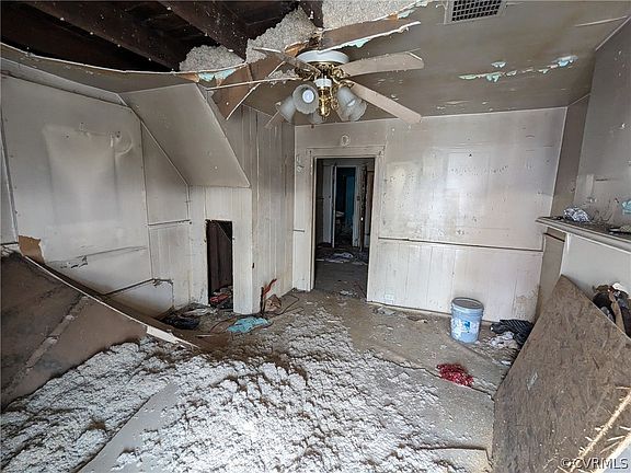 4th image of 126 S Little Church St