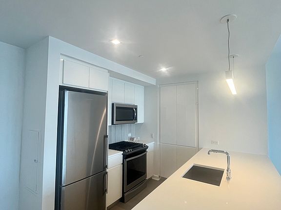 3rd image of 2922 Northern Blvd #3009-0