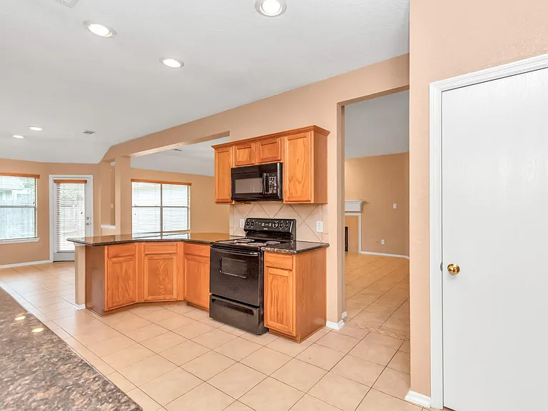 8506 Chancellorsville Ln — Photo 21