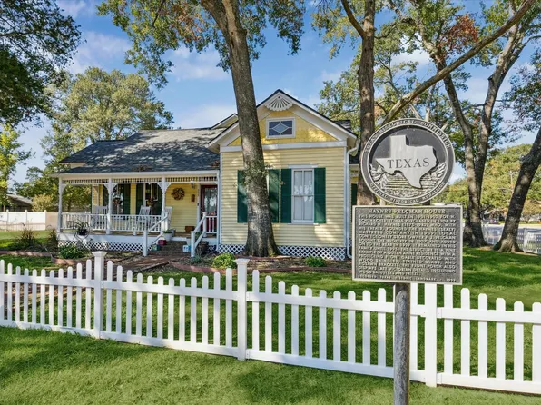 305 Hardeman St, Sealy, TX 77474