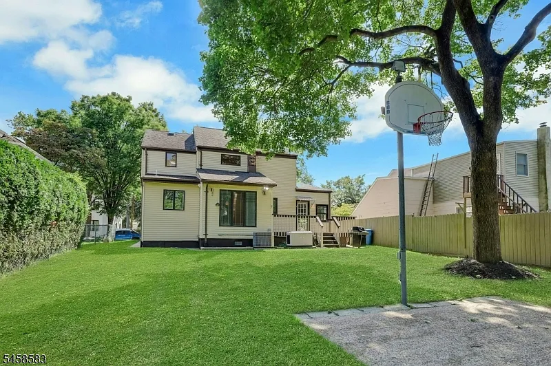 4 bed, 2.0 bath, $4,900 — Photo 4
