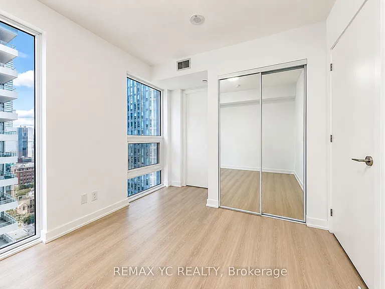 100 Queen St E #2515 — Photo 11