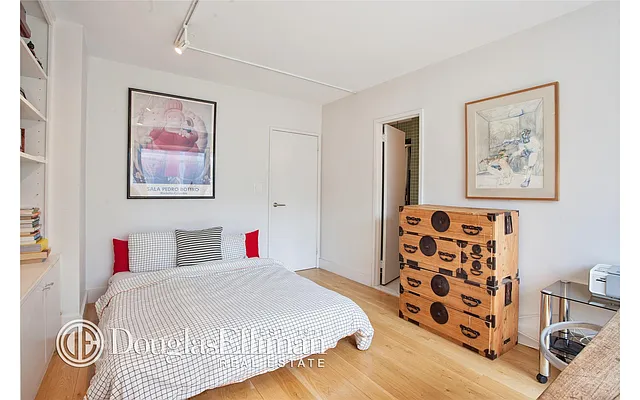 Sold by Douglas Elliman | media 20