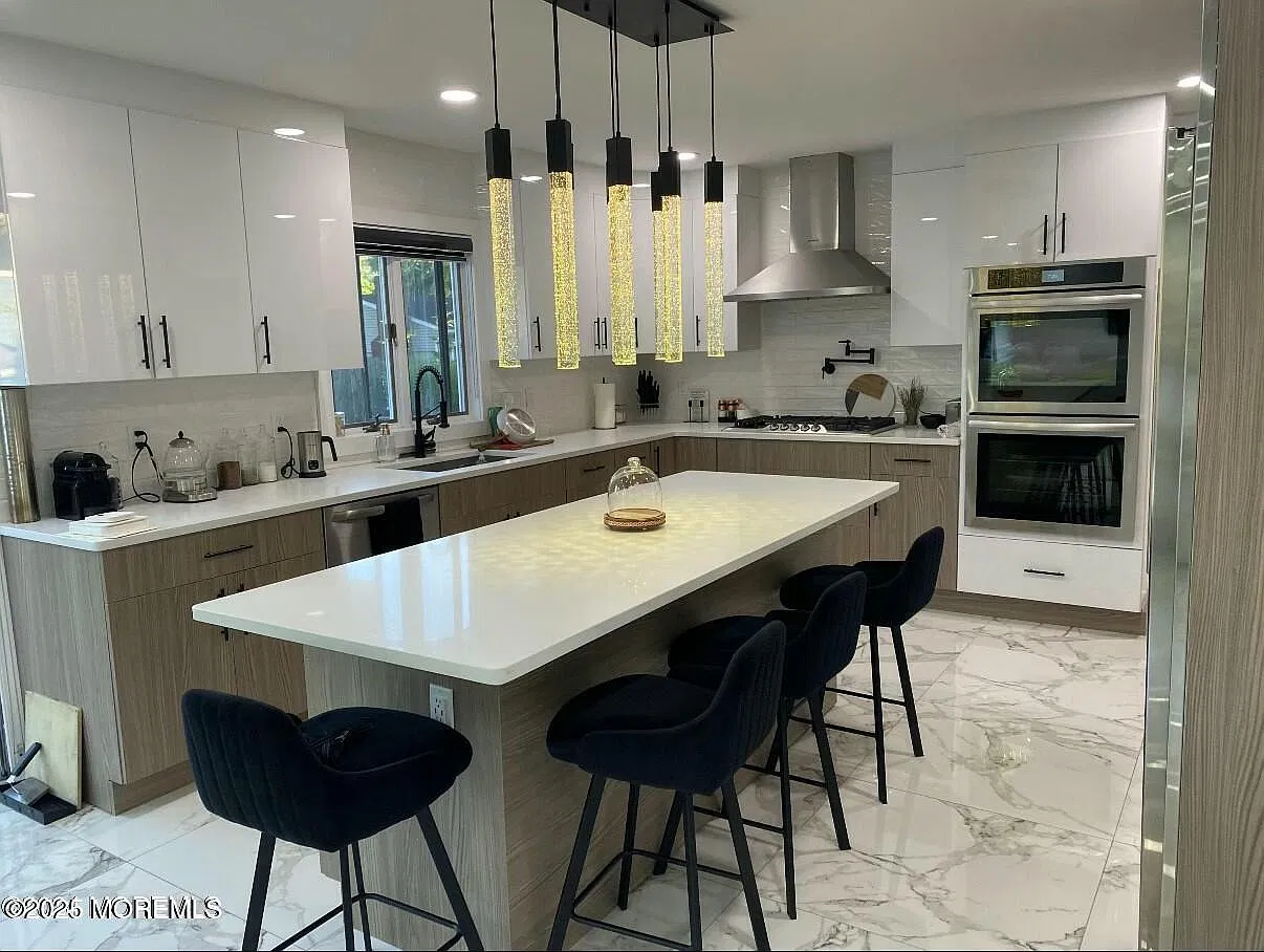4 bed, 4.5 bath, 2694 sqft, $4,200 — Photo 2