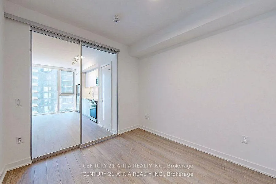 357 King St W — Photo 1