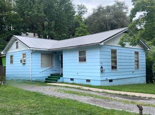 228 Chestnut St NW, Norton, VA 24273