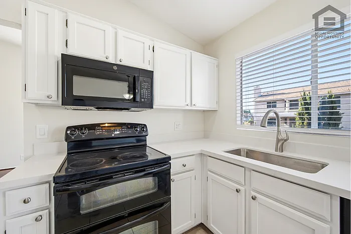 7202 W Corrine Dr — Photo 14