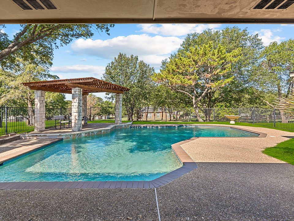 1st image of 130 High Oaks Dr