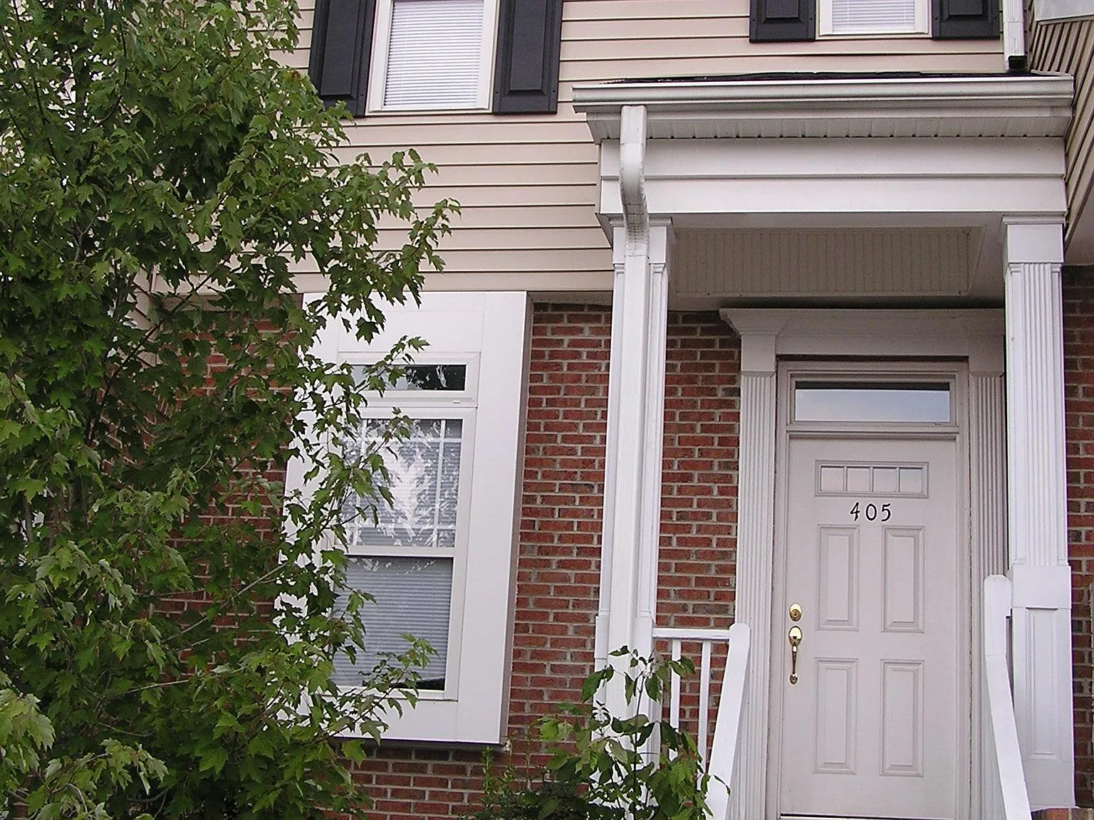115 Windermere Dr — Photo 2