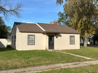 807 Mellette Ave SW, Huron, SD 57350