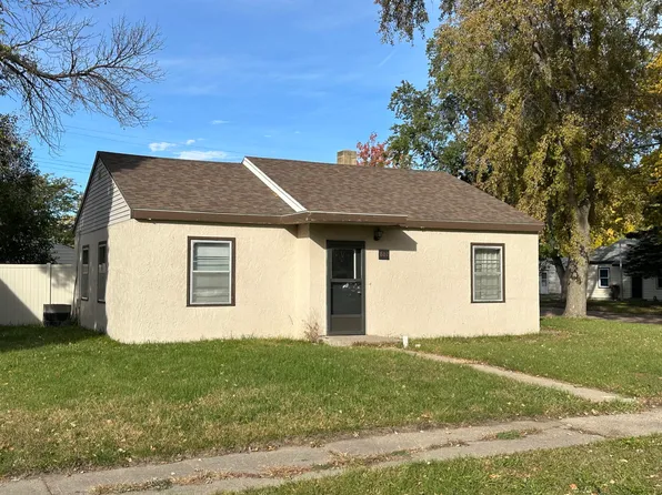 807 Mellette Ave SW, Huron, SD 57350