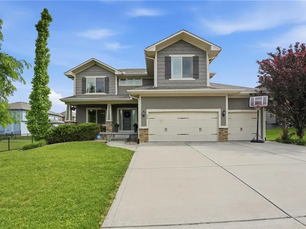 506 SW Lake Side Ave, Blue Springs, MO 64064