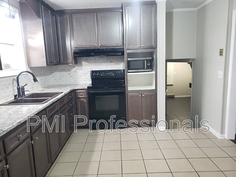 1st image of 3809 Woodward Dr