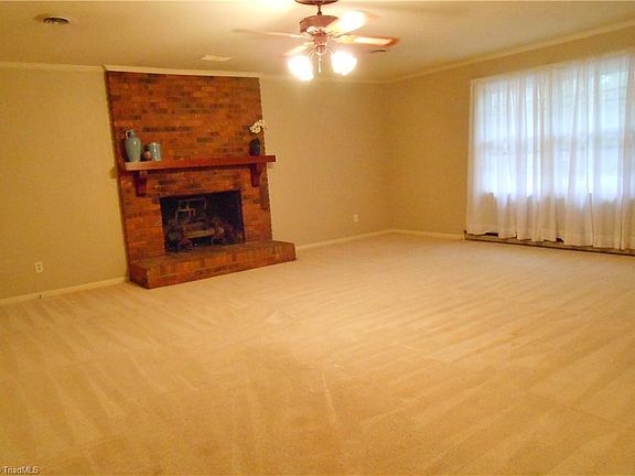 3rd image of 1504 Country Side Dr