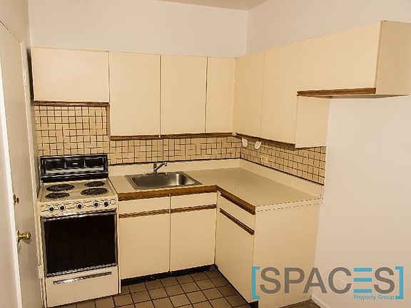 3rd image of 4511 N Malden St APT 2A