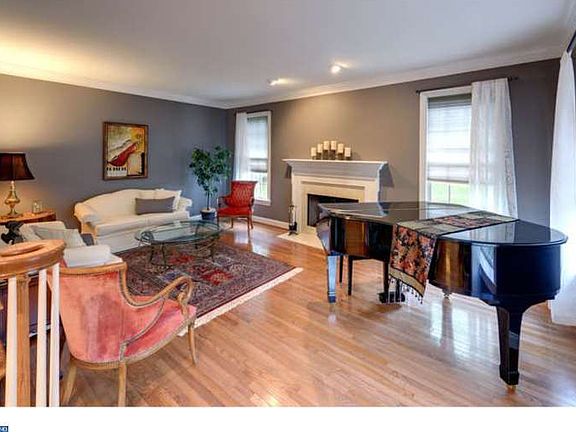 4th image of 1040 S Wisteria Dr