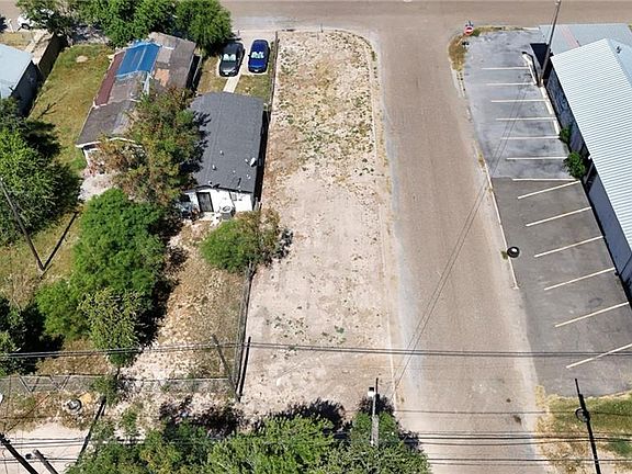 3rd image of 118 N Kansas Ave