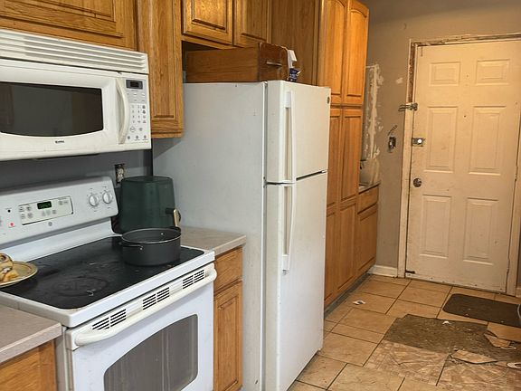 3rd image of 544 Margrave Dr