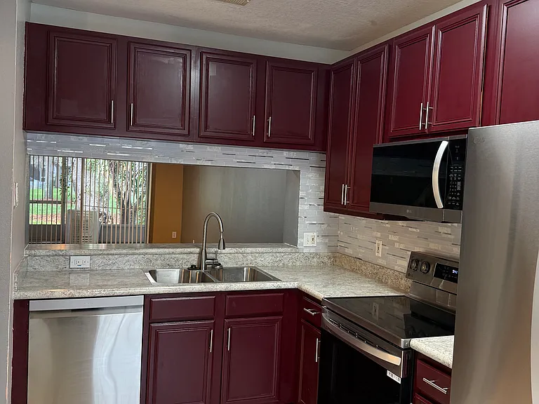1090 Vineland Pl — Photo 4