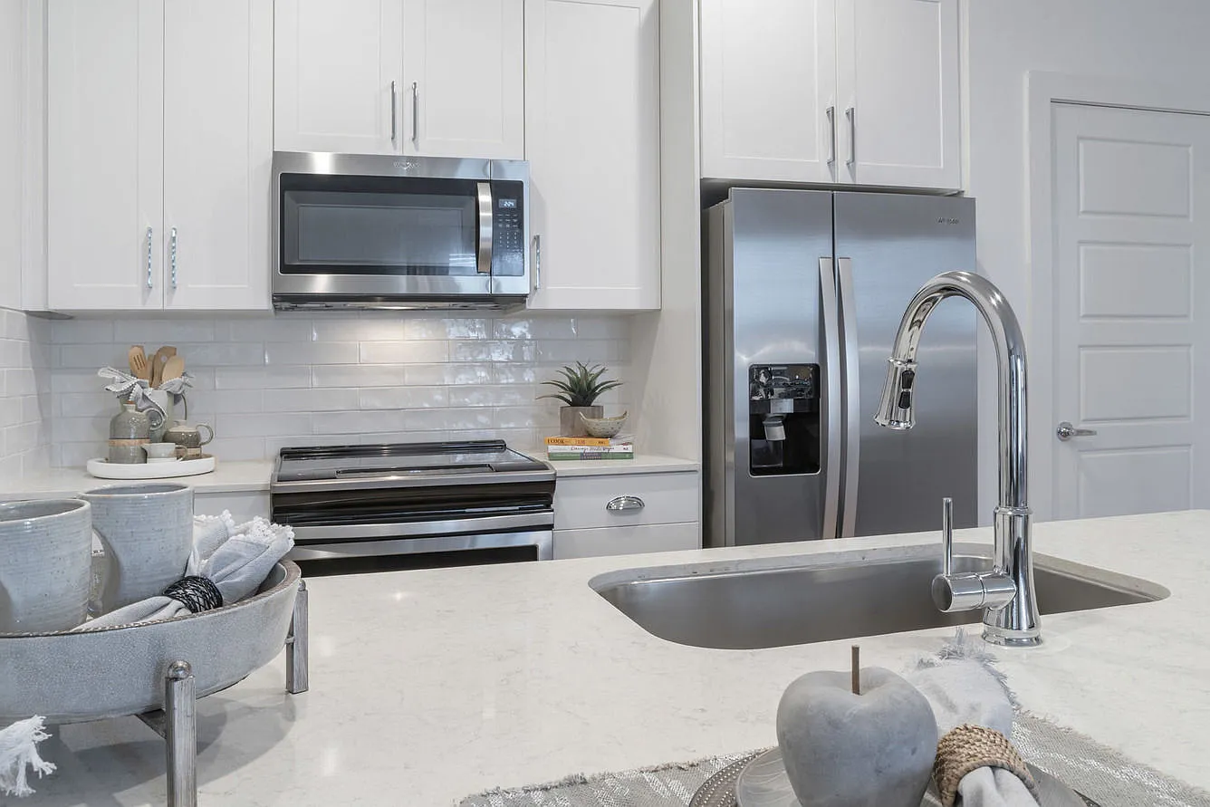The Collins Apartments — Photo 3