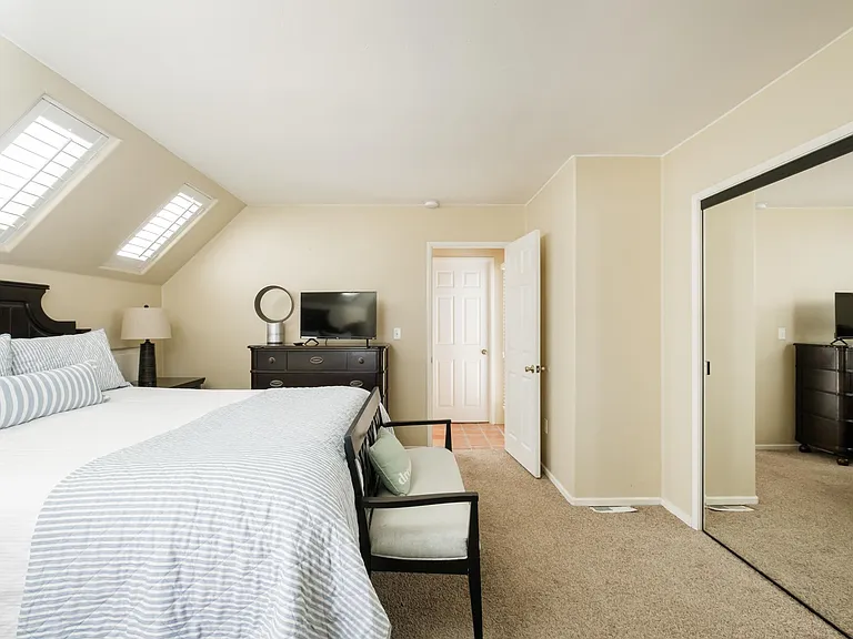 734 Jersey Ct — Photo 11