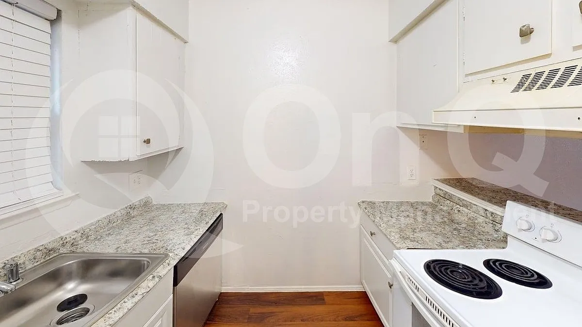 Building Photo - 410 Bryan St #2