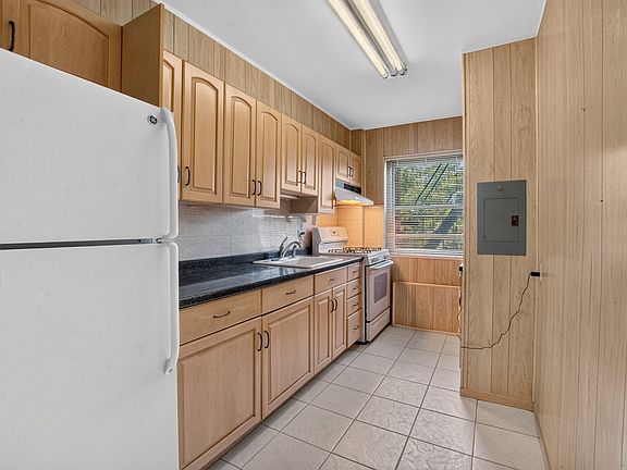 3rd image of 3081 Edwin Ave APT 3G