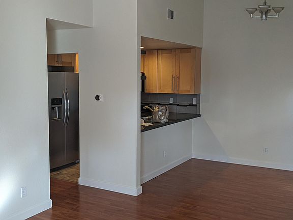 2nd image of 1953 Wellington Ln