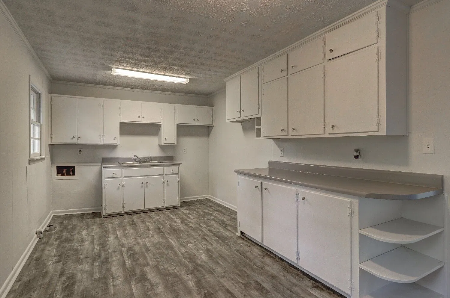 992 Locust Dr NE - Greenflower 2020A — Photo 4