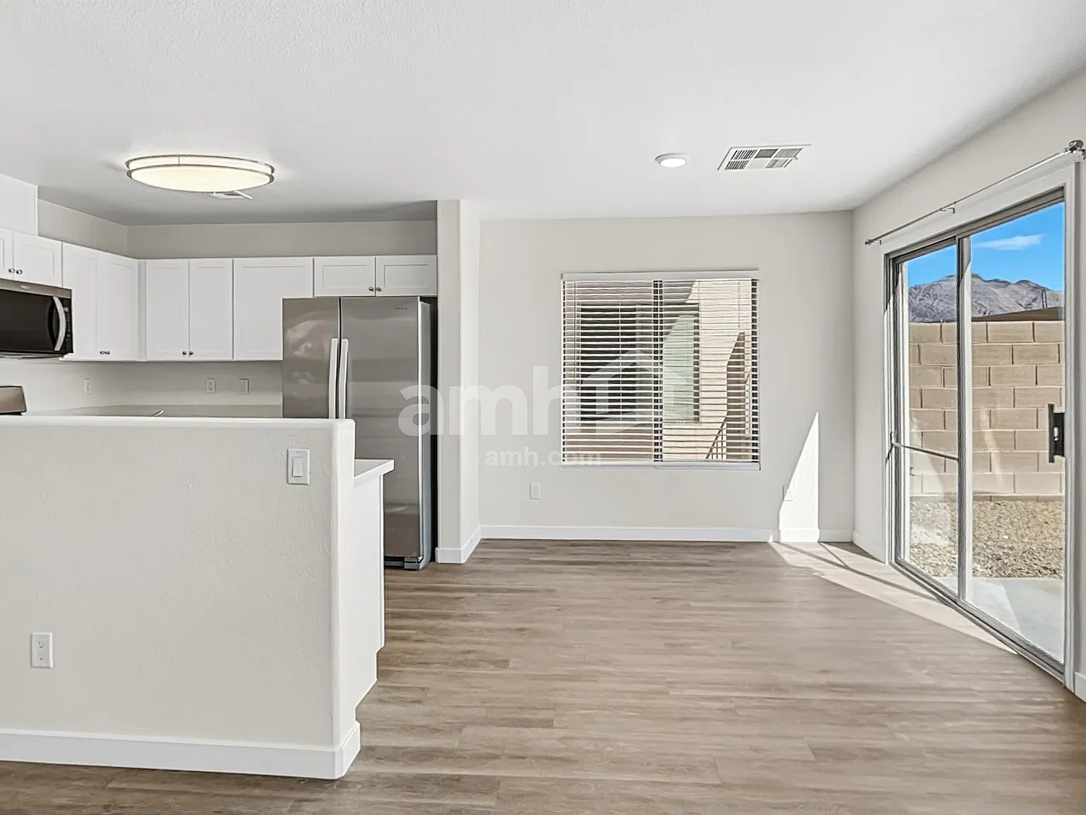 5 bed, 3.0 bath, 1816 sqft, $2,455 — Photo 4