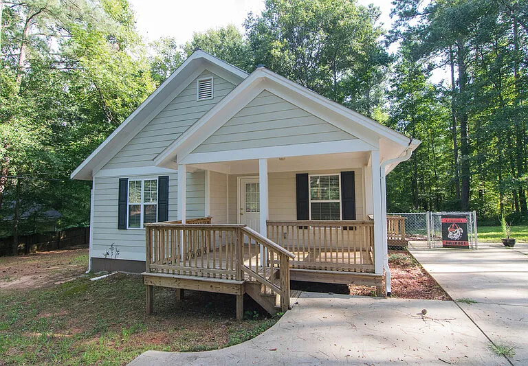 2354 Airport Dr — Photo 1