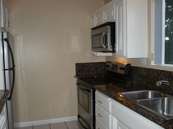 2nd image of 931 W 19th St APT 33
