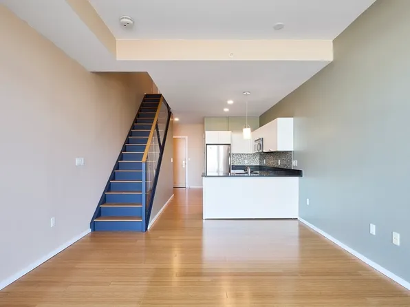 2 Earhart St Unit 915, Cambridge, MA 02141