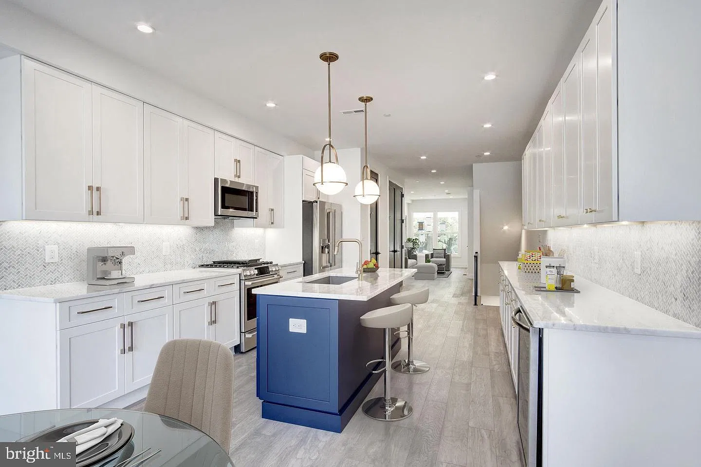 2 bed, 2.5 bath, 1560 sqft, $4,500 — Photo 3
