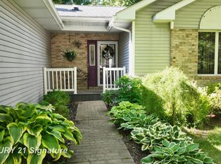 217 Dutch Mill Dr, Flushing, MI 48433