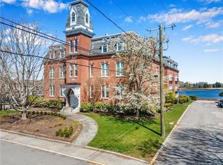 25 Orchard St APT 21, Stonington, CT 06378