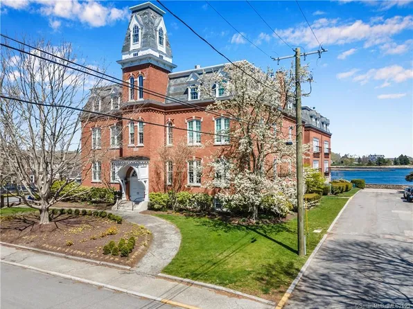 25 Orchard St APT 21, Stonington, CT 06378