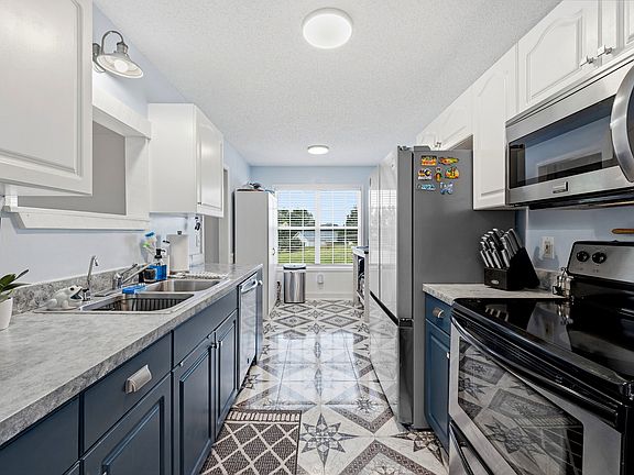 3rd image of 1087 Heatherwood Rd