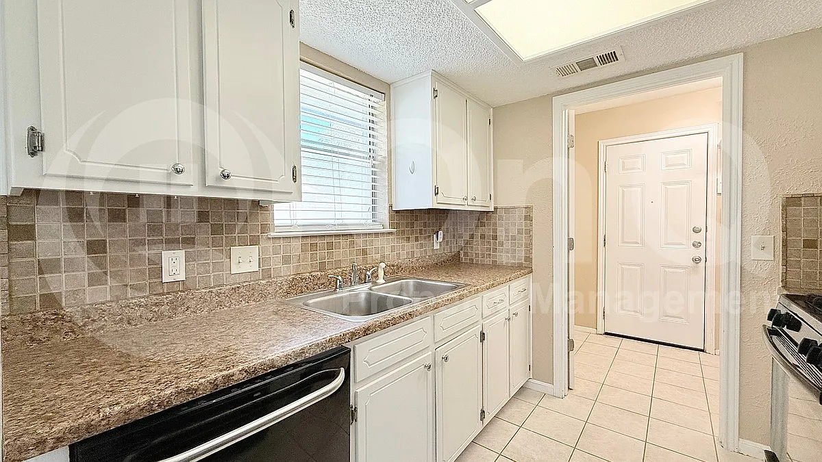 3 bed, 2.0 bath, 1257 sqft, $2,150 — Photo 3