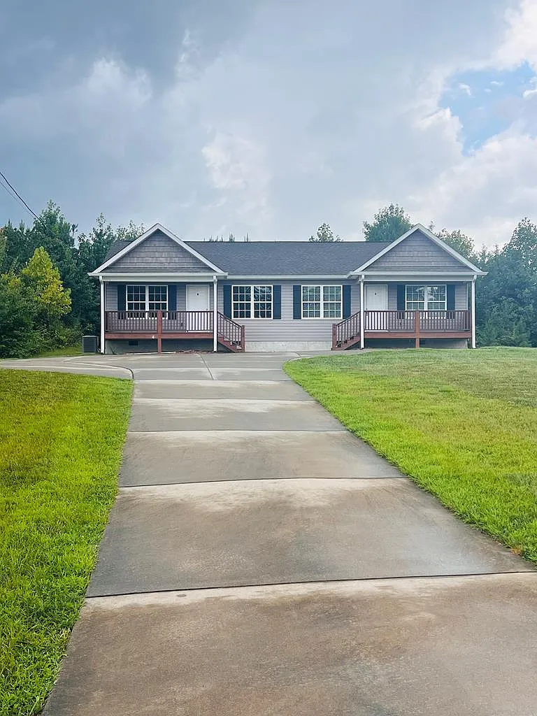 2 bed, $1,300 — Photo 1