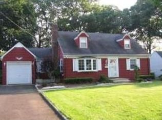 31 Locust Grove Dr, Clark, NJ 07066