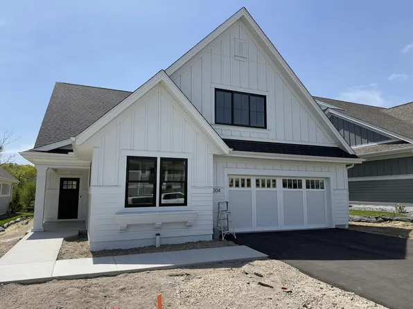 9204 Mills Dr, Chanhassen, MN 55317