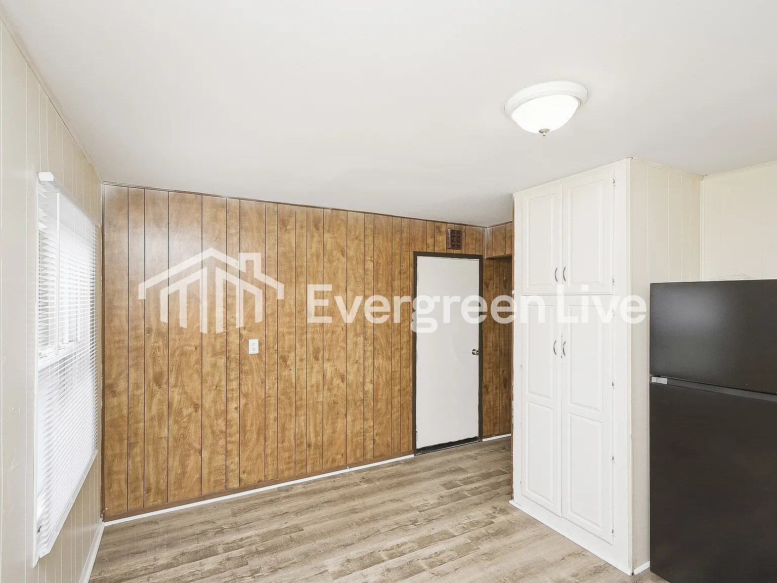 3 bed, 1.0 bath, 1266 sqft, $1,195 — Photo 2