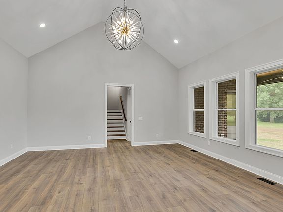 5th image of 105 Arkow Ln