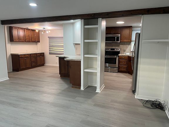 5th image of 2425 Harden Blvd