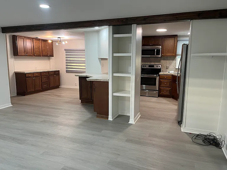 2425 Harden Blvd — Photo 5