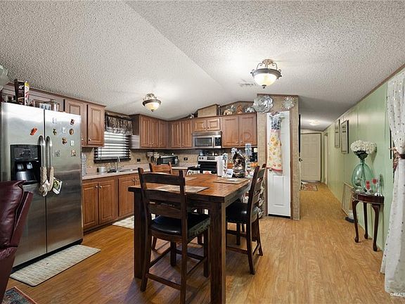 4th image of 901 Valencia Ave