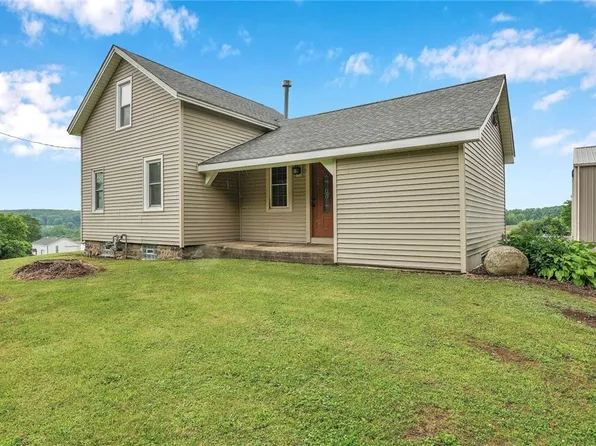 763 Centerline Rd, Strykersville, NY 14145